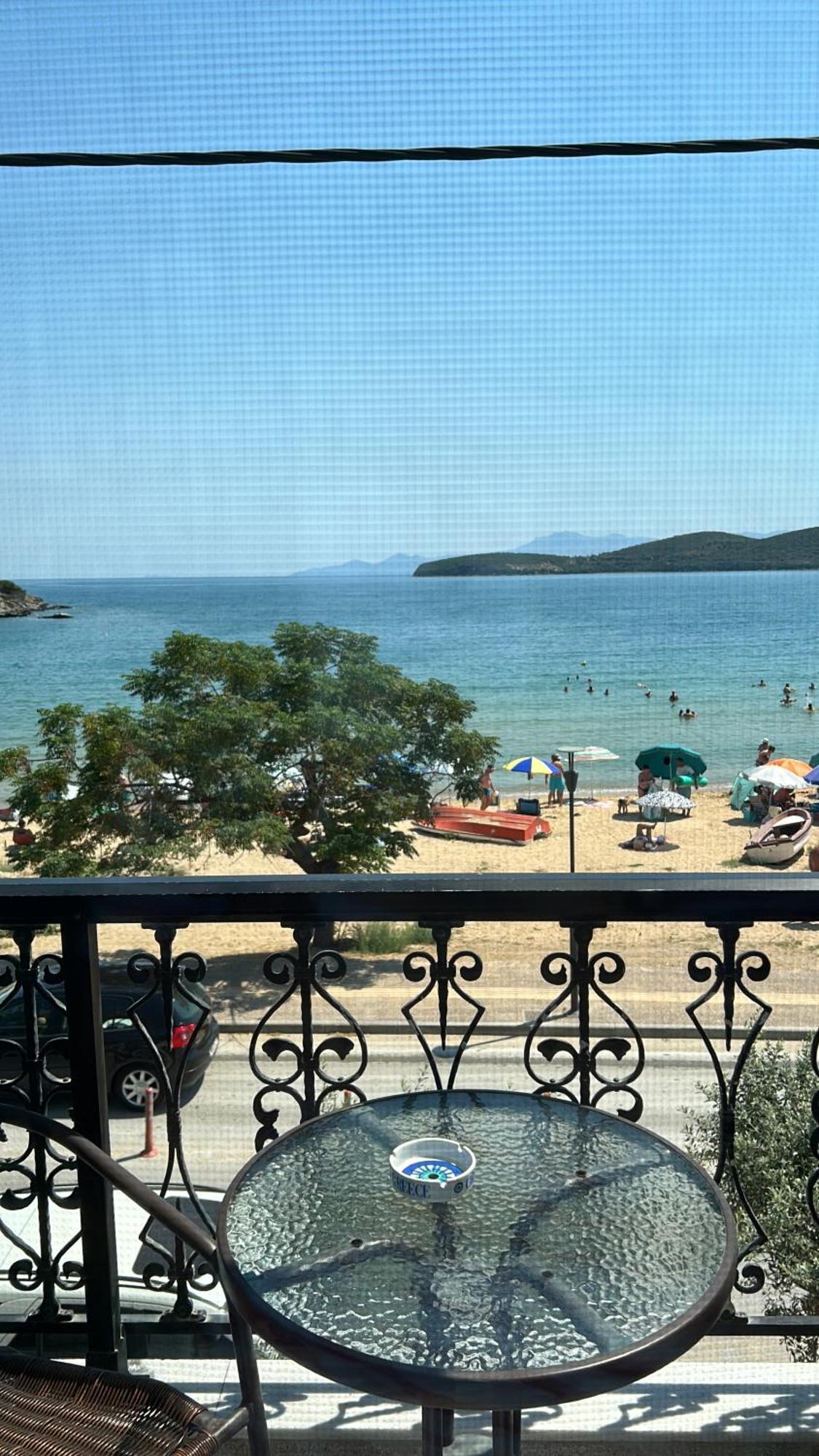 Апартаменты E & F Sea View Flat Неа-Перамос Экстерьер фото